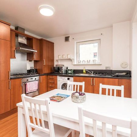 Modern Spacious 3 Bedroom City Centre Apartment - Free Parking - Private Balcony Edimburgo Exterior foto