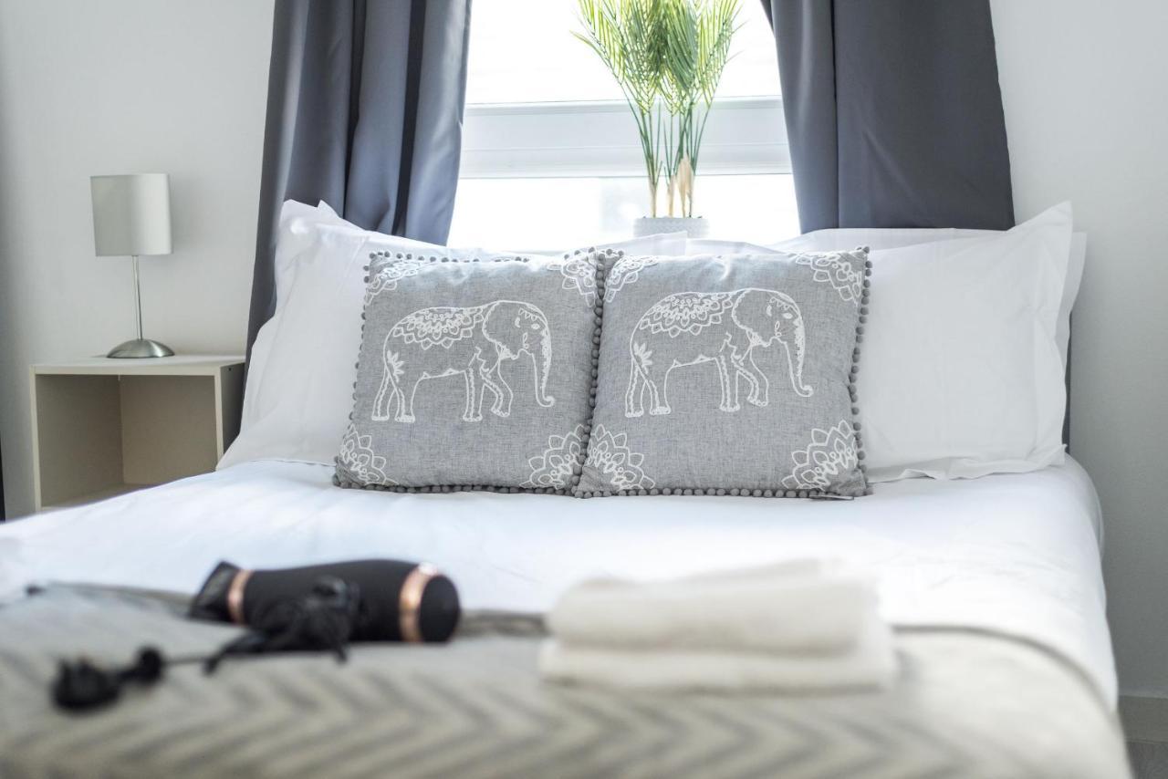 Modern Spacious 3 Bedroom City Centre Apartment - Free Parking - Private Balcony Edimburgo Exterior foto