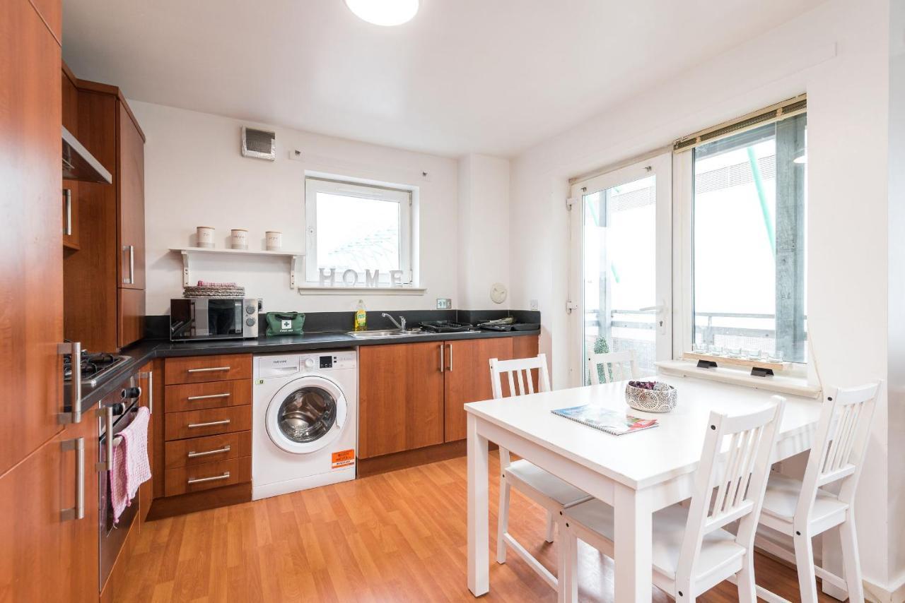 Modern Spacious 3 Bedroom City Centre Apartment - Free Parking - Private Balcony Edimburgo Exterior foto
