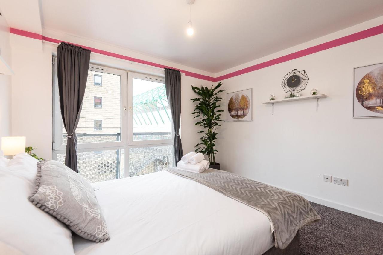 Modern Spacious 3 Bedroom City Centre Apartment - Free Parking - Private Balcony Edimburgo Exterior foto