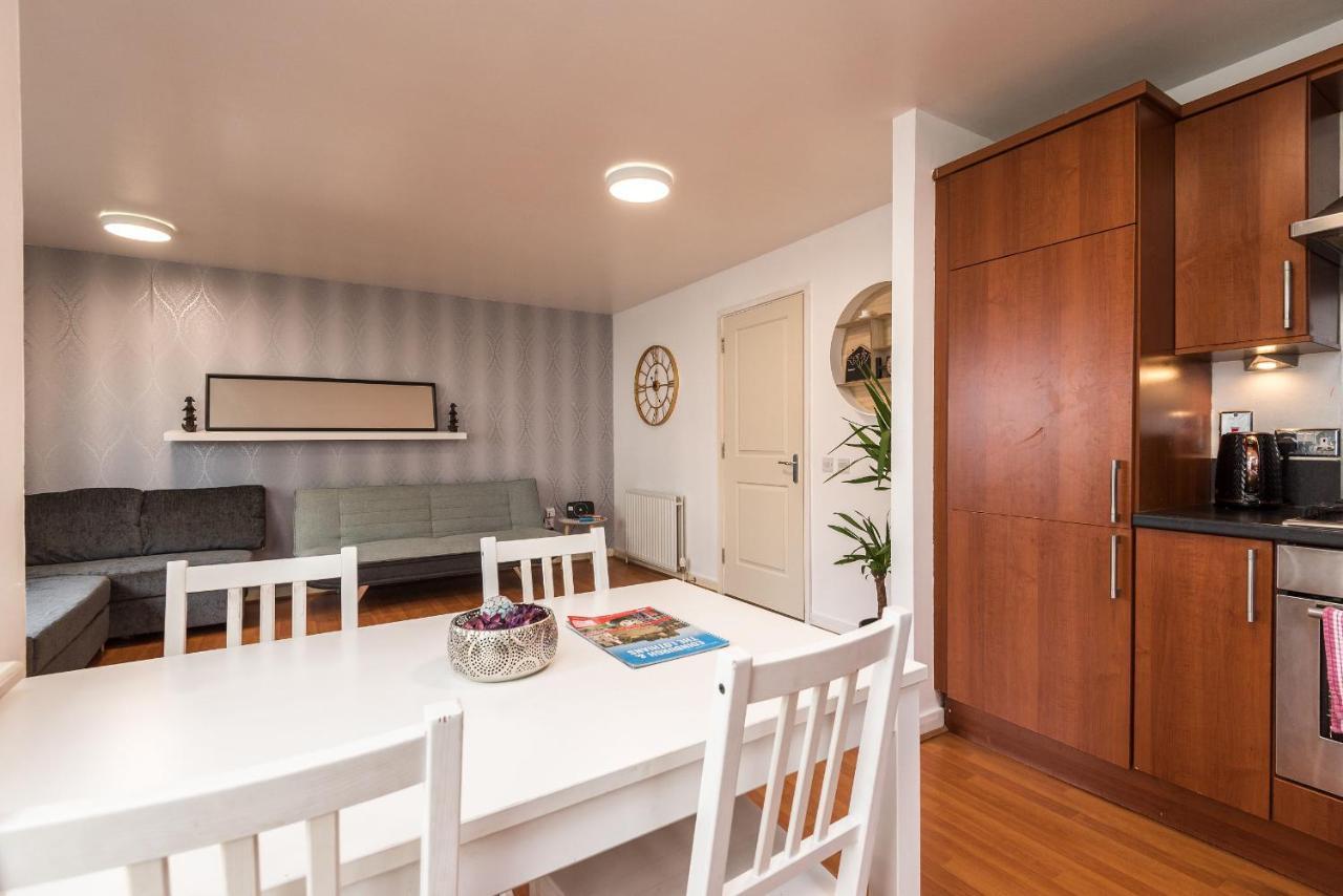 Modern Spacious 3 Bedroom City Centre Apartment - Free Parking - Private Balcony Edimburgo Exterior foto