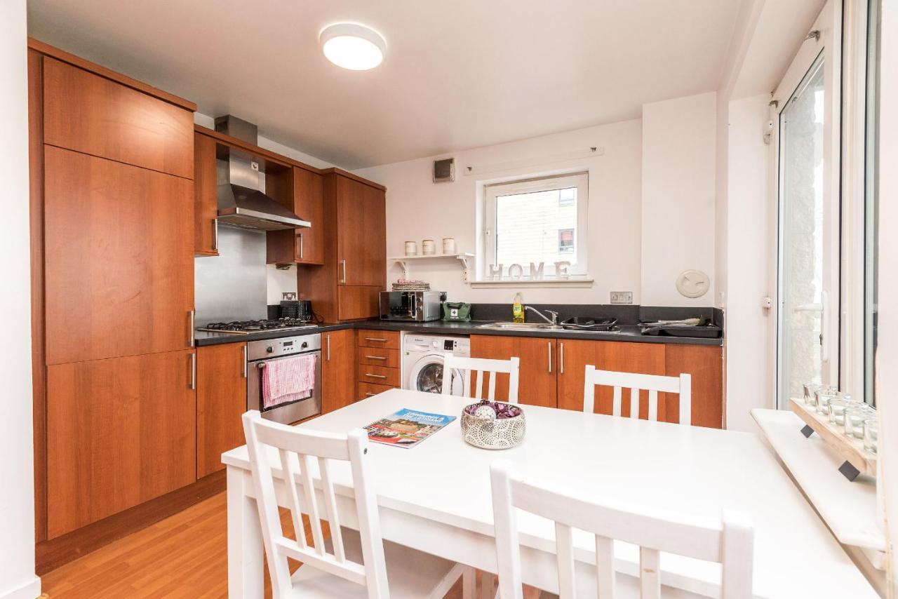 Modern Spacious 3 Bedroom City Centre Apartment - Free Parking - Private Balcony Edimburgo Exterior foto